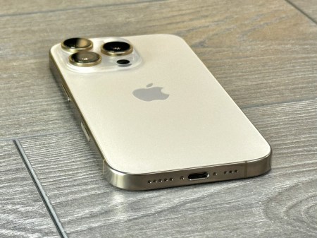 Iphone 16 Pro Desert Titanium 6